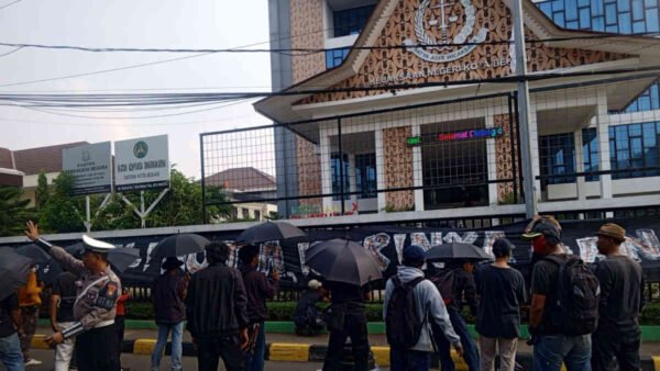 Aksi Kamisan Jilid 3 di Kejari Bekasi: Aktivis Minta Jaksa Bangun, Bukan Cuma Goyang Kepala di Rapat