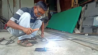 Pak Subur Tukang Las asal Jakasetia