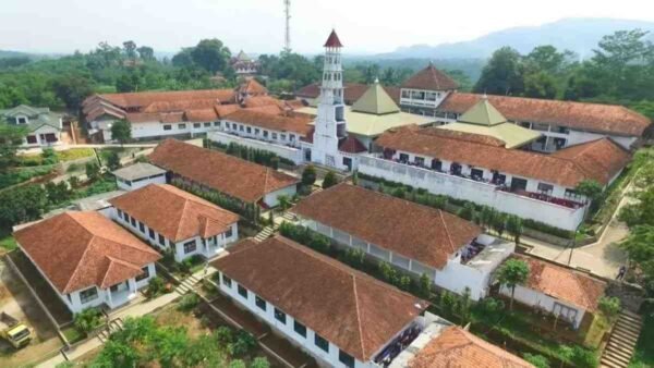 Menjawab Framing Jahat Trans7: Pesantren dan Martabat yang Tak Tergantikan