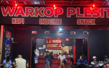 Warkop Plesit Kincup: Surga Nongkrong 24 Jam dengan PS3, WiFi, dan Alunan Gitar di Gang Haji Tekel