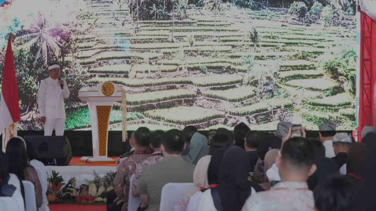 Aplikasi “Nyari Gawe” Resmi Meluncur: Gak Perlu Lagi Lari-lari Bawa Map Biru ke Pabrik
