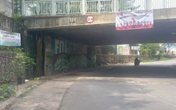 Kolong jembatan Galaxy jalan baru pekayon