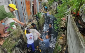 Warga Kalibaru ‘Serbu’ Kali Cegah Ancaman Banjir Tahunan
