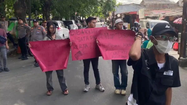 Massa LSPN Desak Kepala Dinas Pendidikan Kota Bekasi Mundur