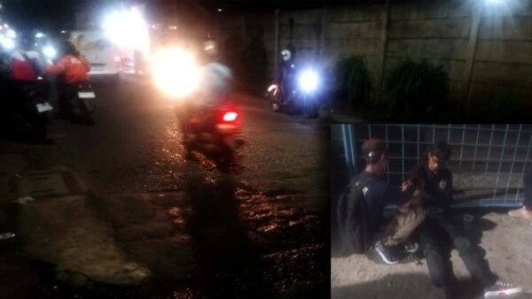 Hindari Jalan Berlubang, Pengendara Motor Terjatuh di Jatiasih