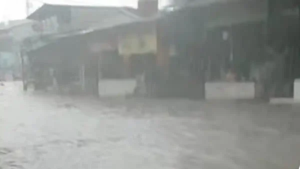 Hujan Seharian Sebabkan Banjir Meluas di Bekasi, Pasar Kecapi Pondokmelati Terendam