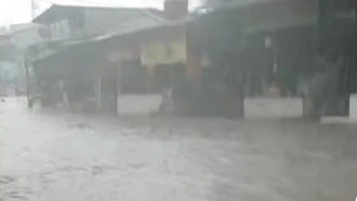 Hujan melanda bekasi