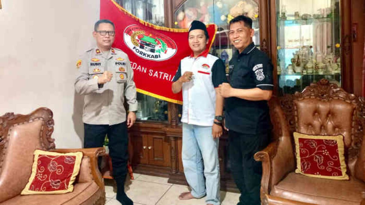 Perkuat Kamtibmas, Kapolsek Medan Satria Sambangi Ketua FORKKABI di Pondok Ungu
