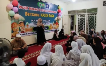 Senyum Anak Yatim di Program “Kasih Rasa” Santriwati Ummul Quro Al Islami