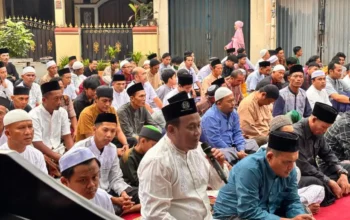 Warga Kampung Ceger Padati Masjid Baitussalam, Halaman Jadi Saf Salat Ied