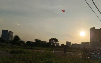 Senja dan Layangan di Margahayu Bekasi Timur, Tempat Orang Dewasa Mengulang Masa Kecil