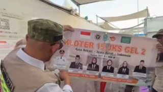 Dicopot Wamenhaji, Spanduk Bergambar Wali Kota Bekasi di Tenda Haji Viral: Salah Teknis atau Kebablasan Pencitraan?